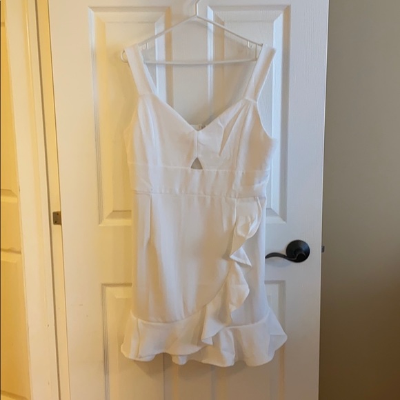 Vici Flutter Dress - Picture 3 of 4